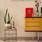 The Collector's - Station & Park View *