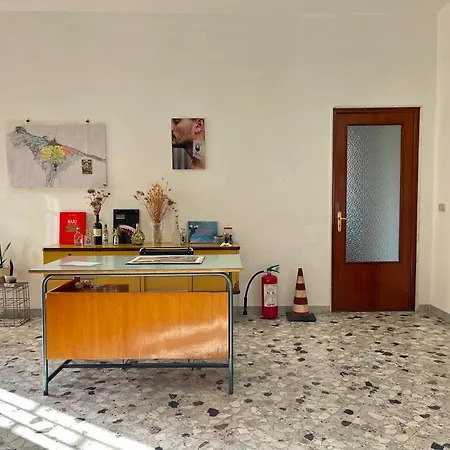 The Collector's - Station & Park View Apartman