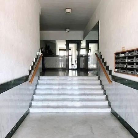 The Collector's - Station & Park View *