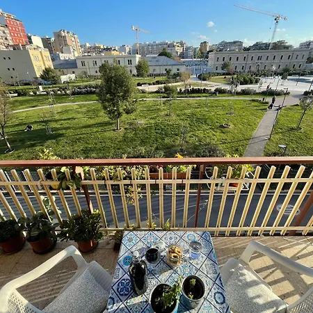 The Collector's - Station & Park View *