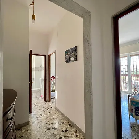 The Collector's - Station & Park View Appartement