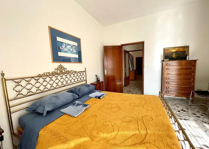 The Collector's - Station & Park View Bari