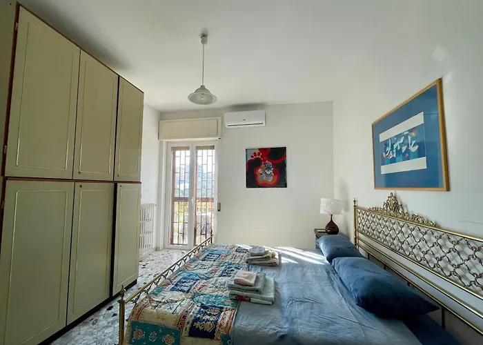 The Collector's - Station & Park View