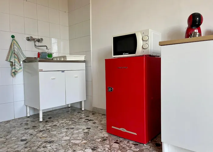 The Collector's - Station & Park View